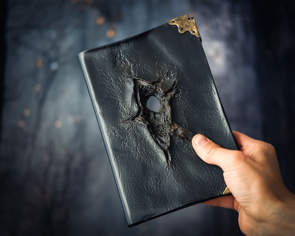 Image produit Harry Potter - Statue du Journal de Riddle avec dent de Basilic