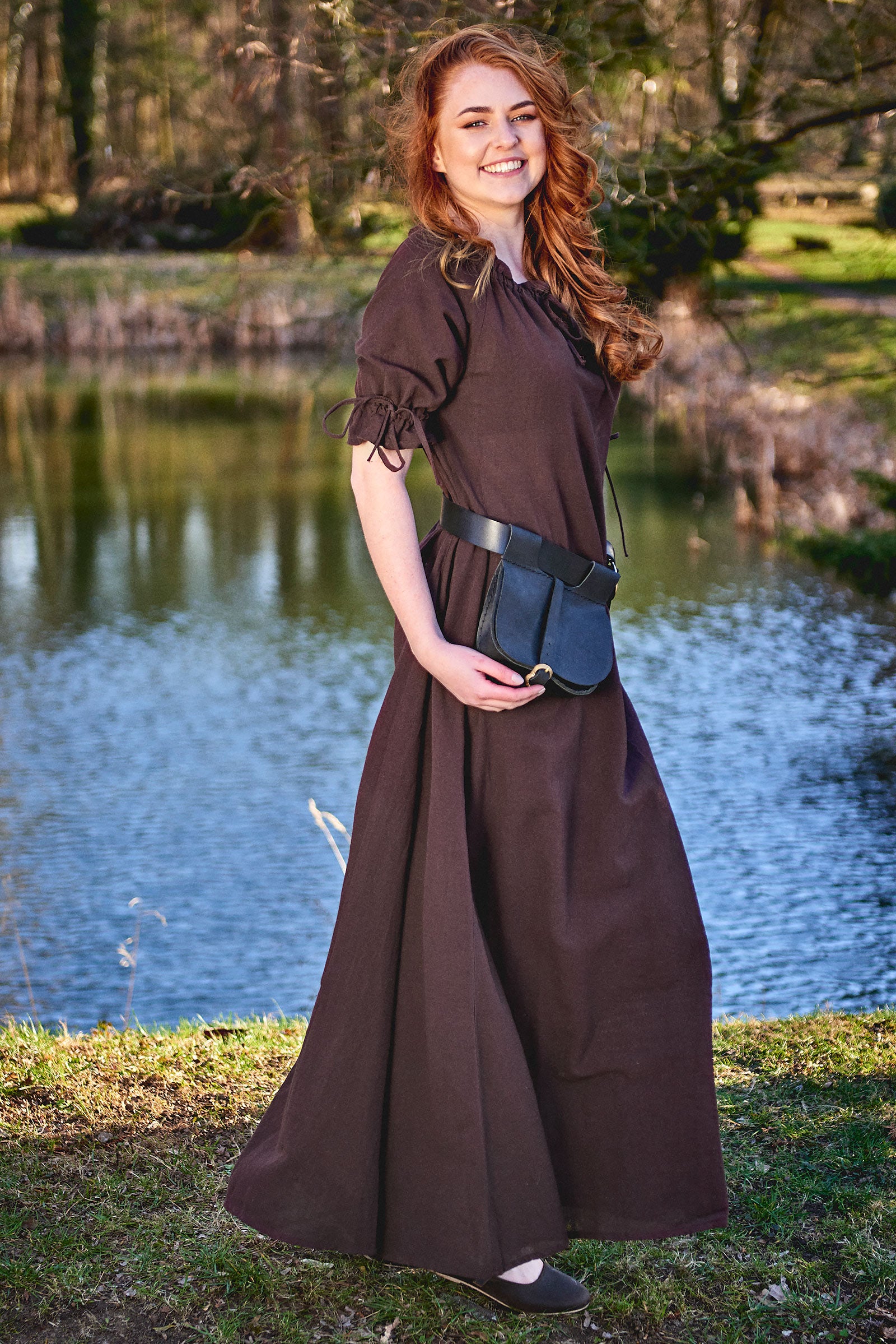 Image produit Robe Médiévale à Manches Courtes Marron