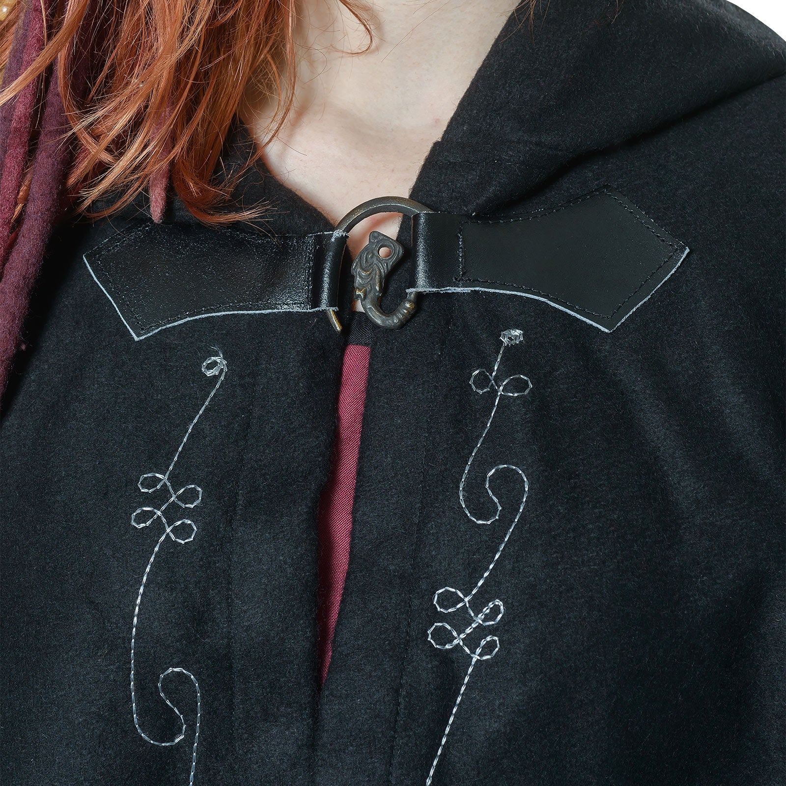 Image produit Cape médiévale en laine pour femmes avec capuche broderie boucle en métal noir