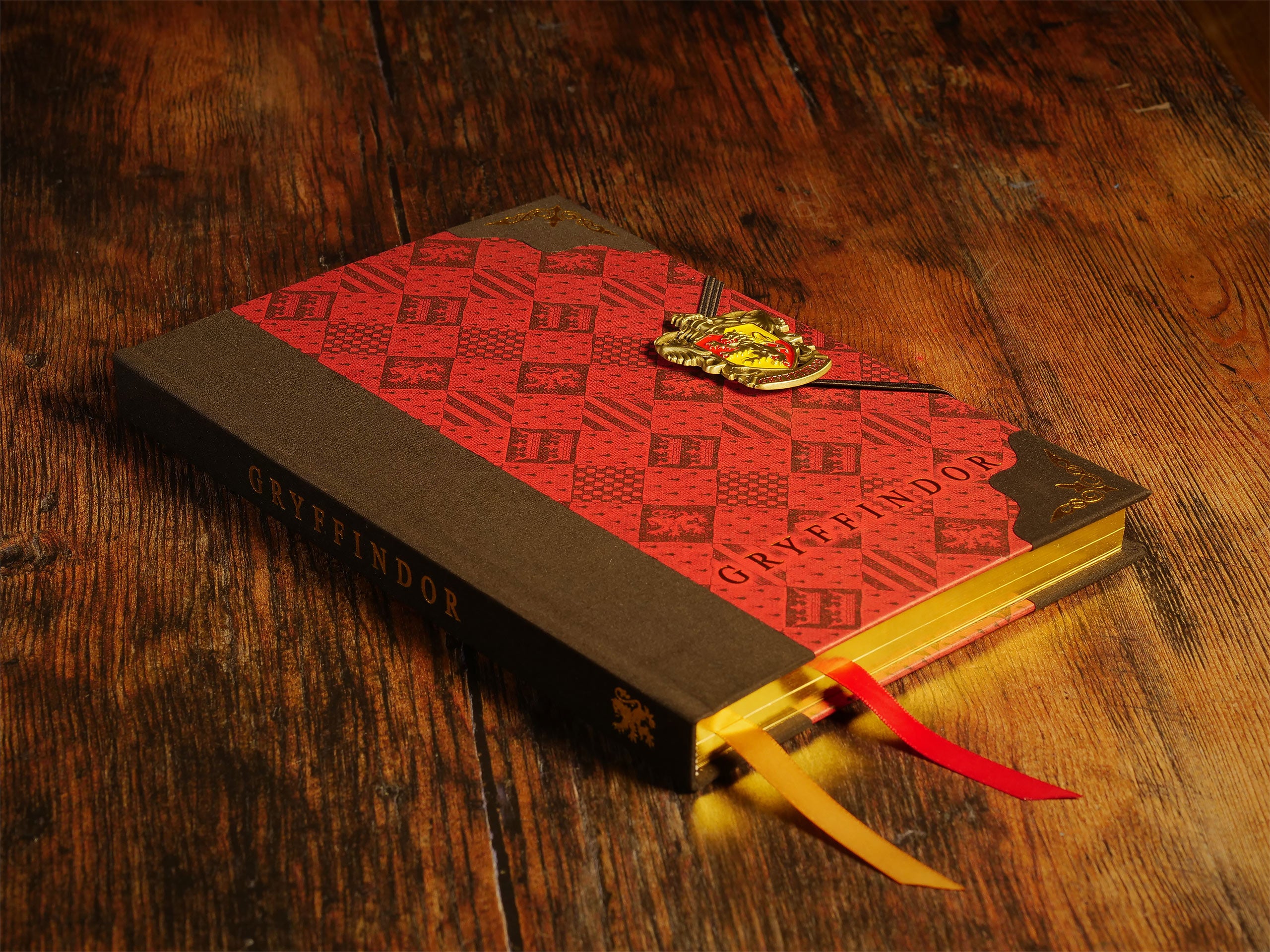 Image produit Harry Potter - Gryffondor Deluxe Cahier avec Blason
