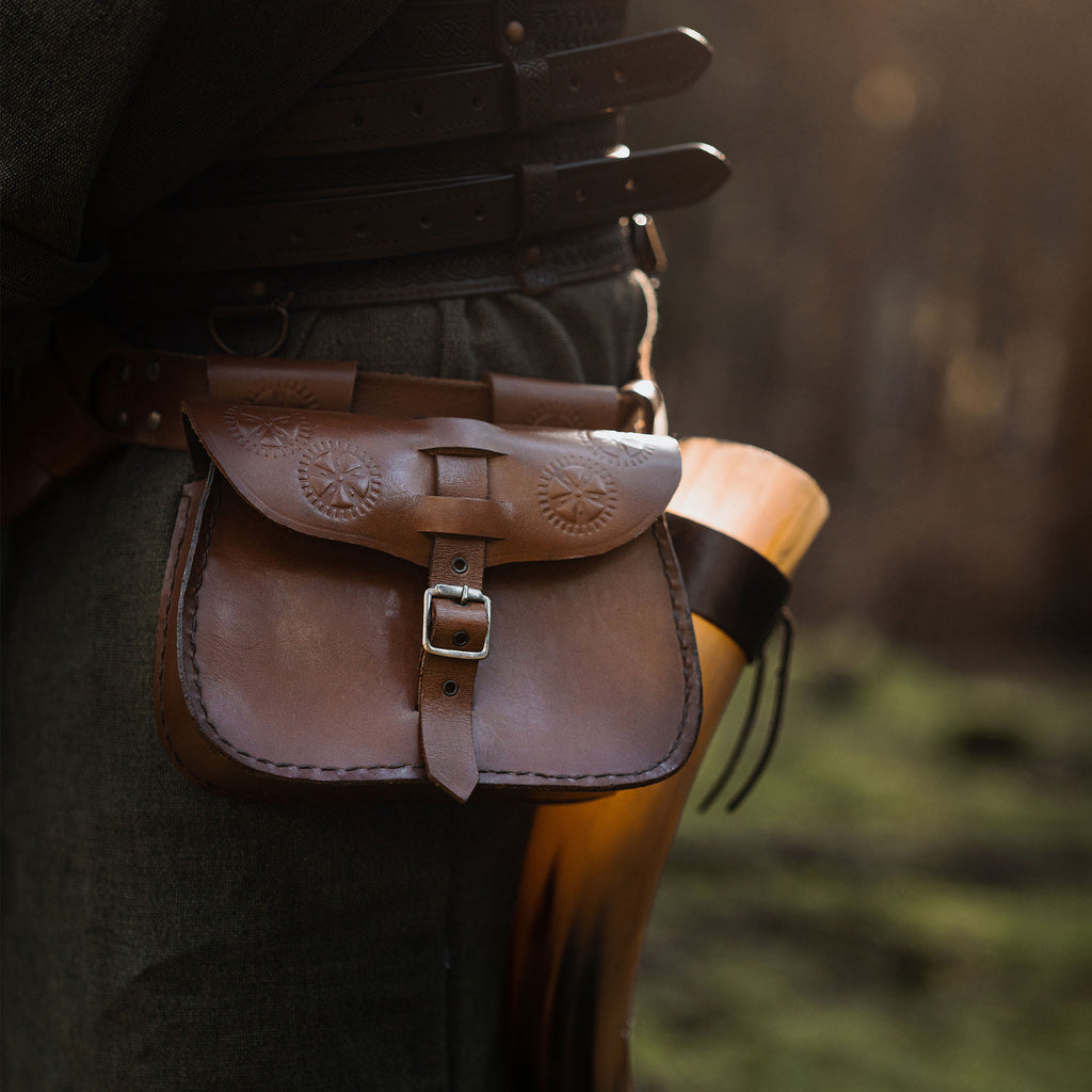 Image produit Bourse de ceinture médiévale avec embossage marron