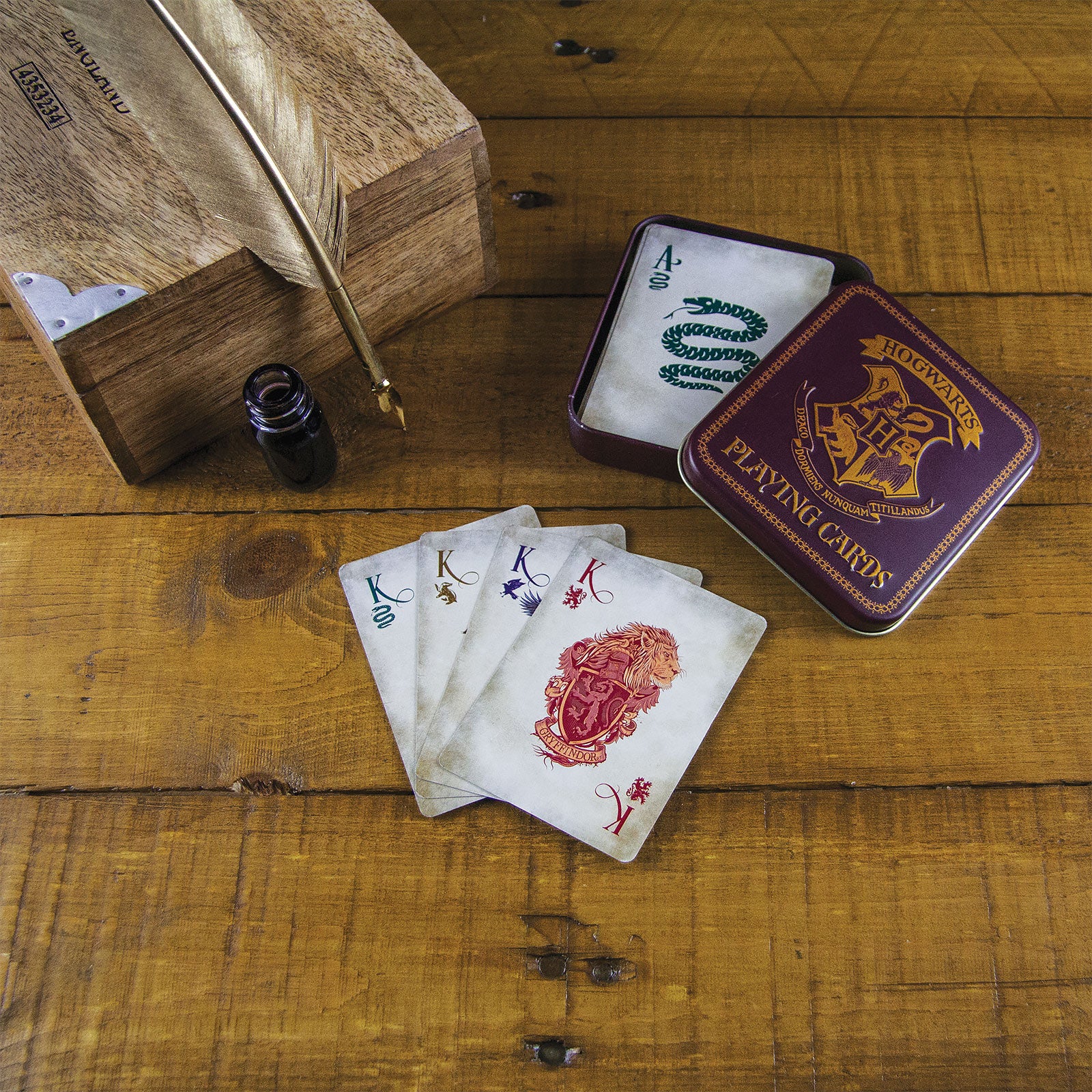 Image produit Harry Potter - Cartes à jouer Hogwarts dans une boîte métallique