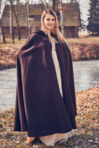 Image produit Cape médiévale en laine pour femmes avec capuche broderie boucle en métal marron