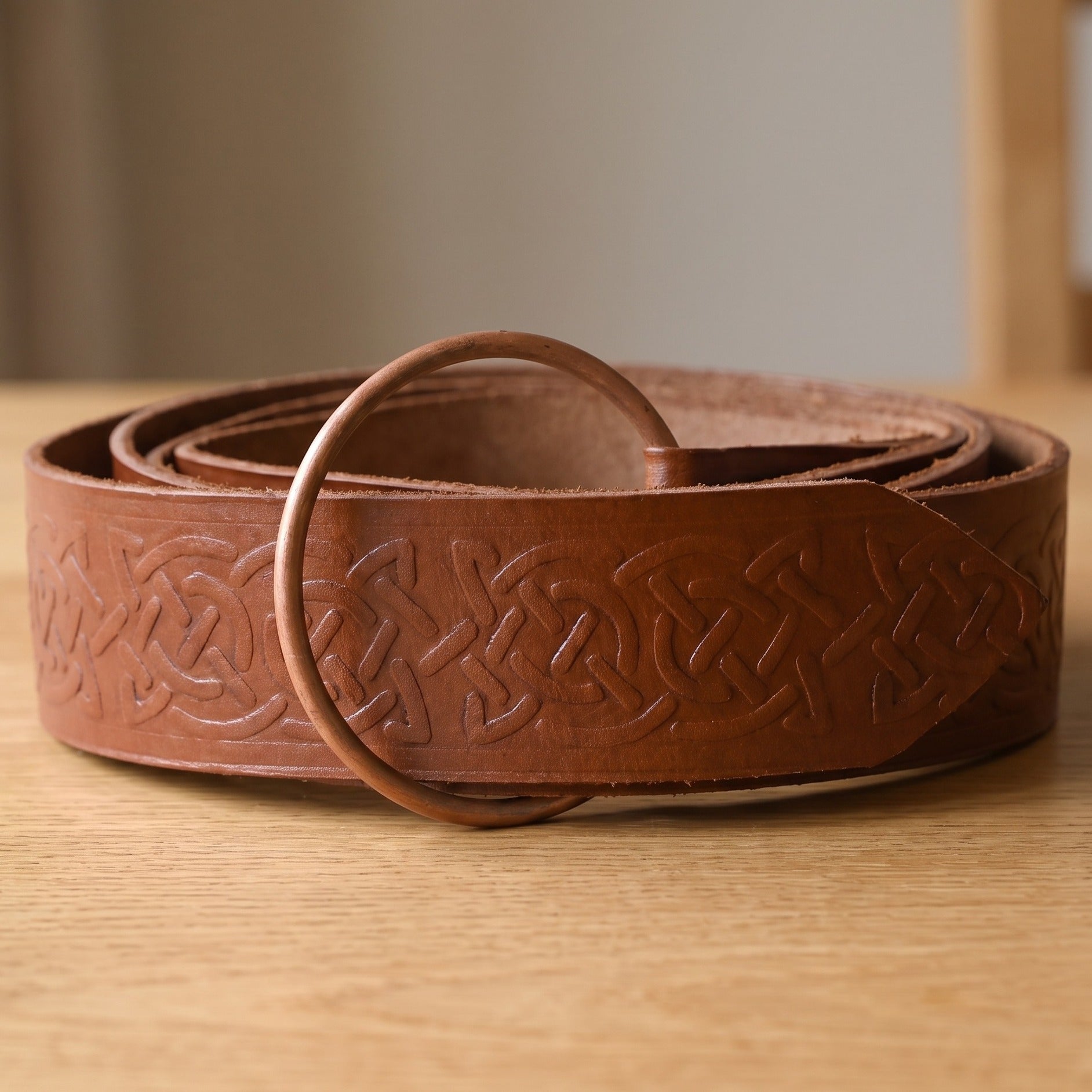 Image produit Ceinture à anneau médiévale avec estampage celtique marron