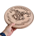 Image produit Harry Potter - Planche à découper blason de Poudlard en hêtre