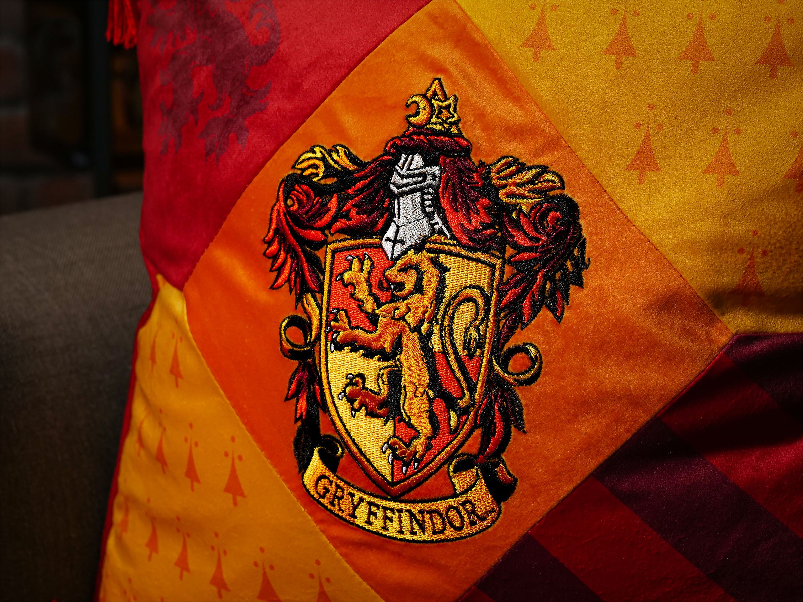 Product image Harry Potter - Gryffindor Deluxe Cushion with Tassels