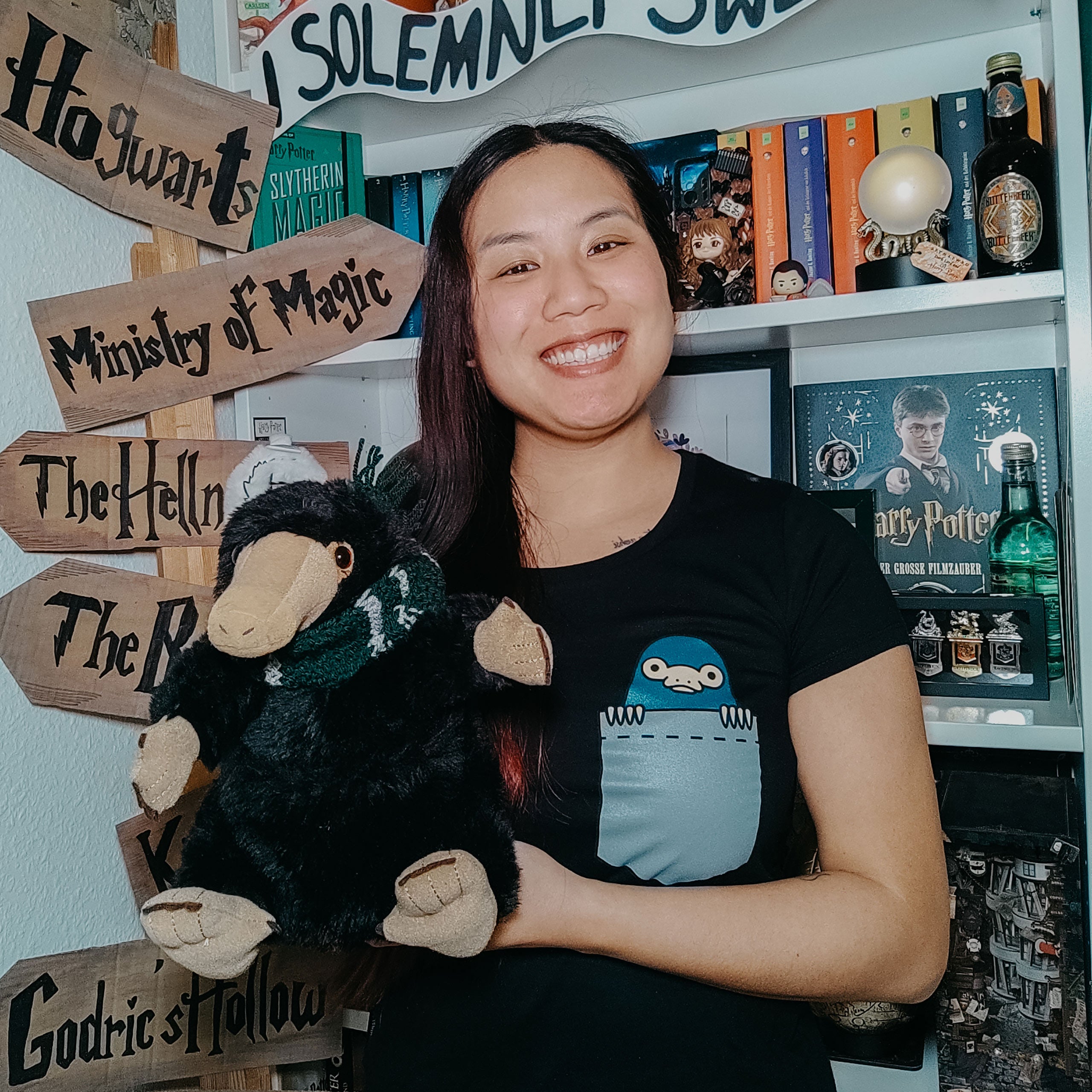 Image produit Niffler de Poche - T-shirt Femme Noir Animaux Fantastiques