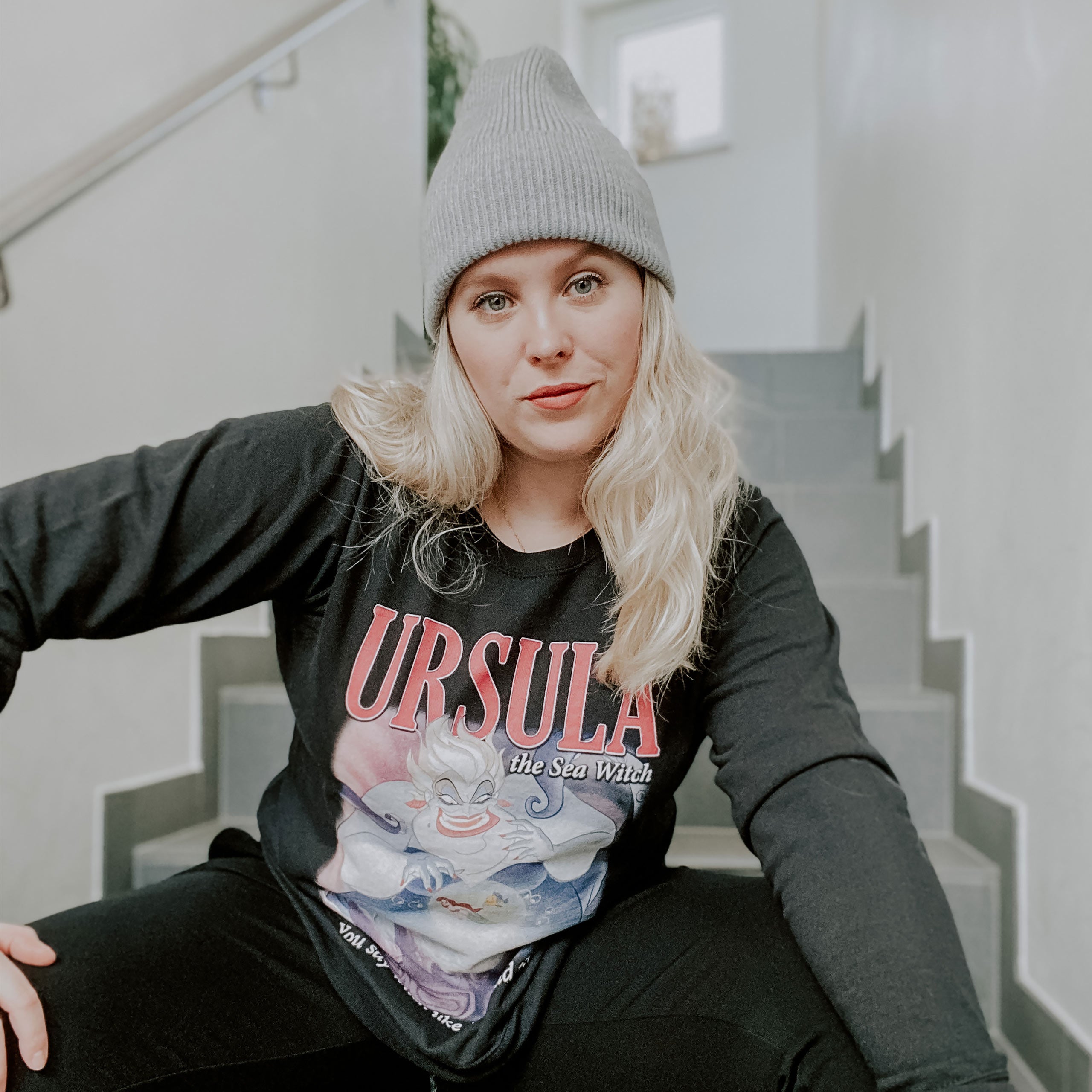 Image produit Arielle - Ursula Sorcière de la Mer Pull Femme noir