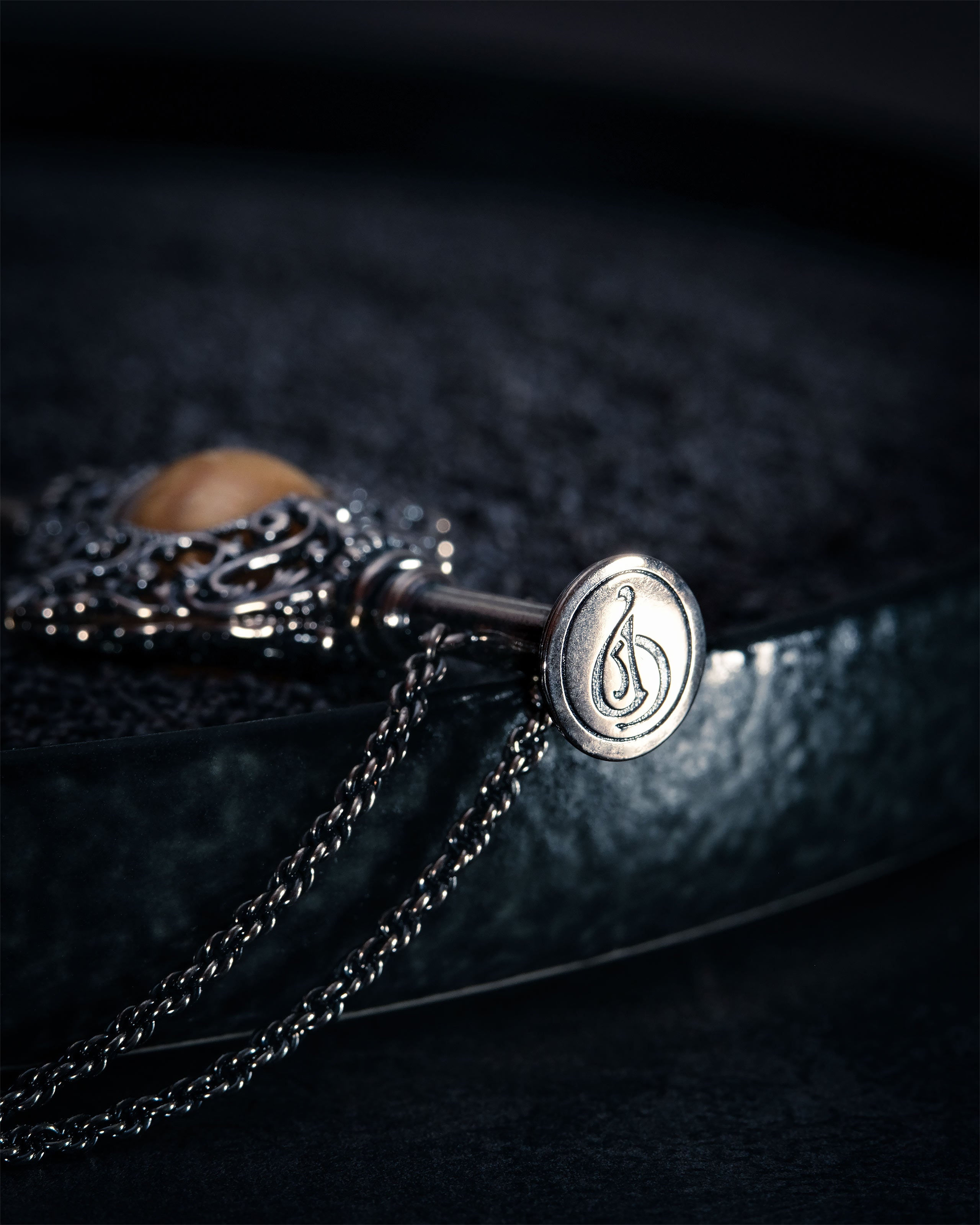 Image produit Pendentif Pacte du Sang de Grindelwald avec chaîne - Animaux fantastiques
