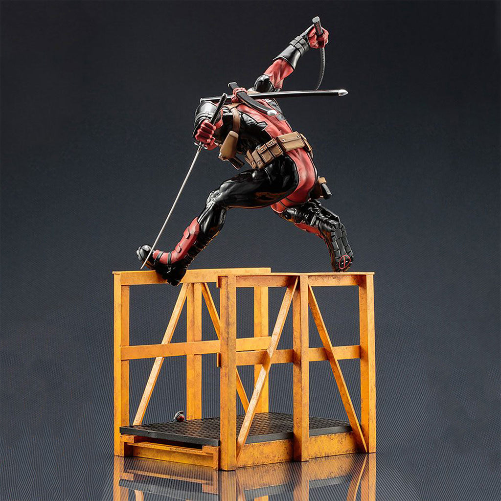 Product image Super Deadpool Collector Statue 43 cm