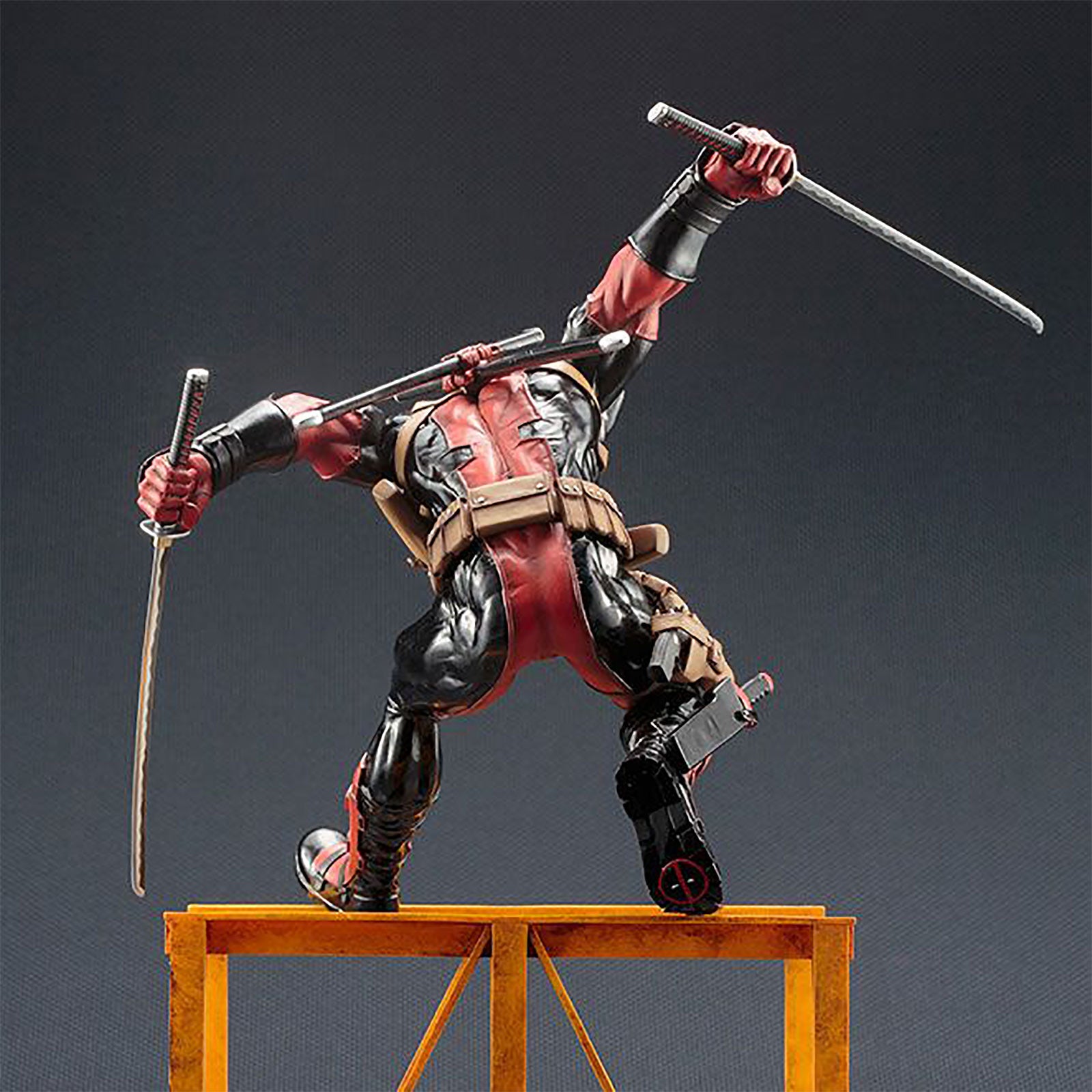 Product image Super Deadpool Collector Statue 43 cm