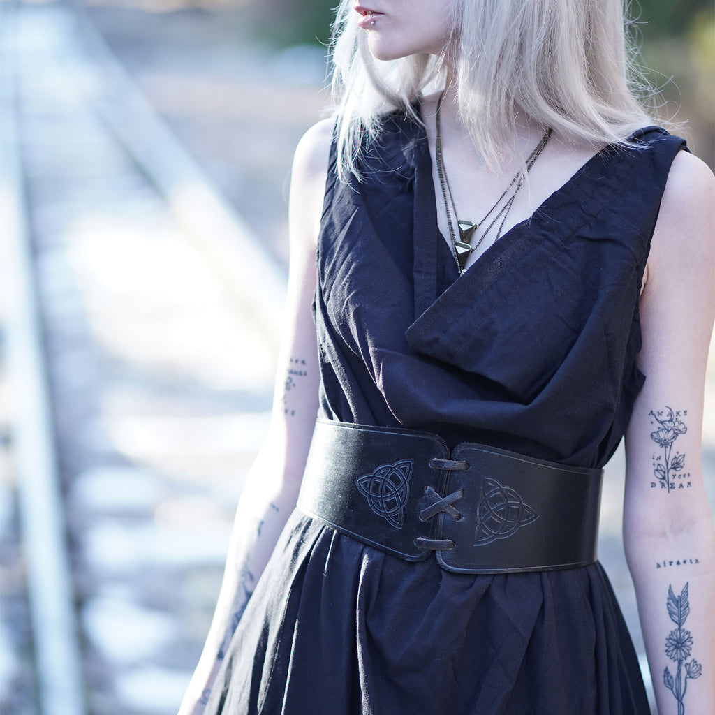 Image produit Ceinture médiévale Alana avec estampage celtique noir