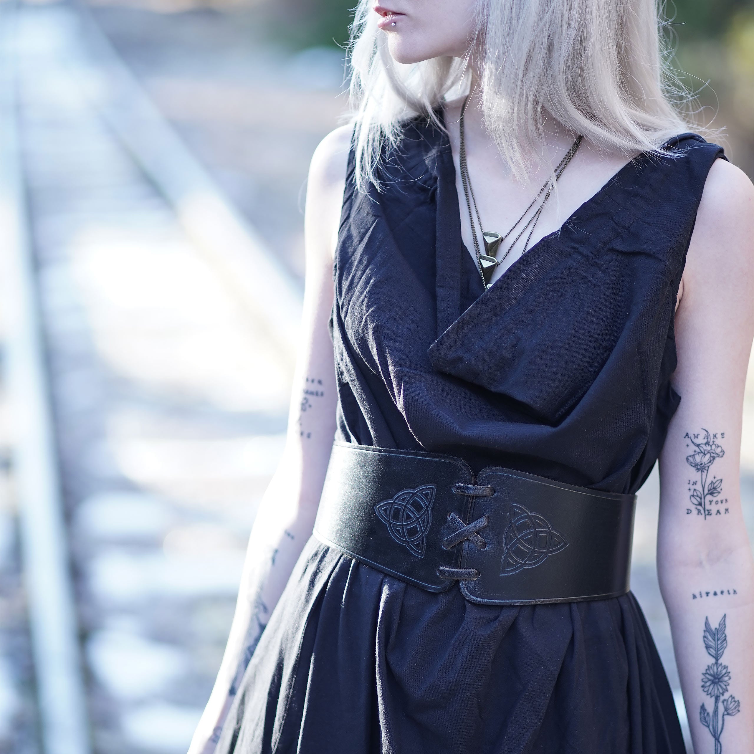 Image produit Ceinture médiévale Alana avec estampage celtique noir