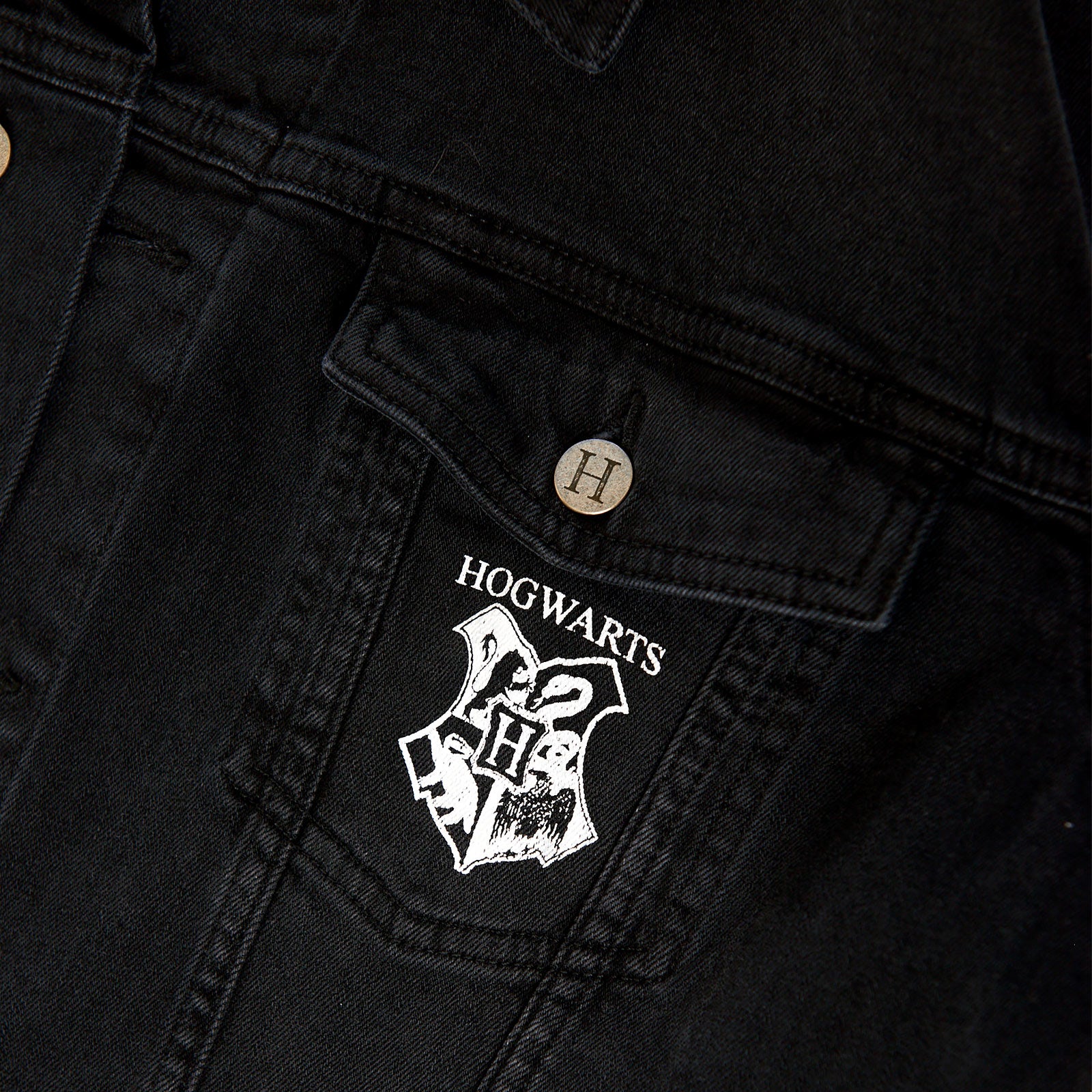 Image produit Harry Potter - Veste en jean blason de Poudlard noir