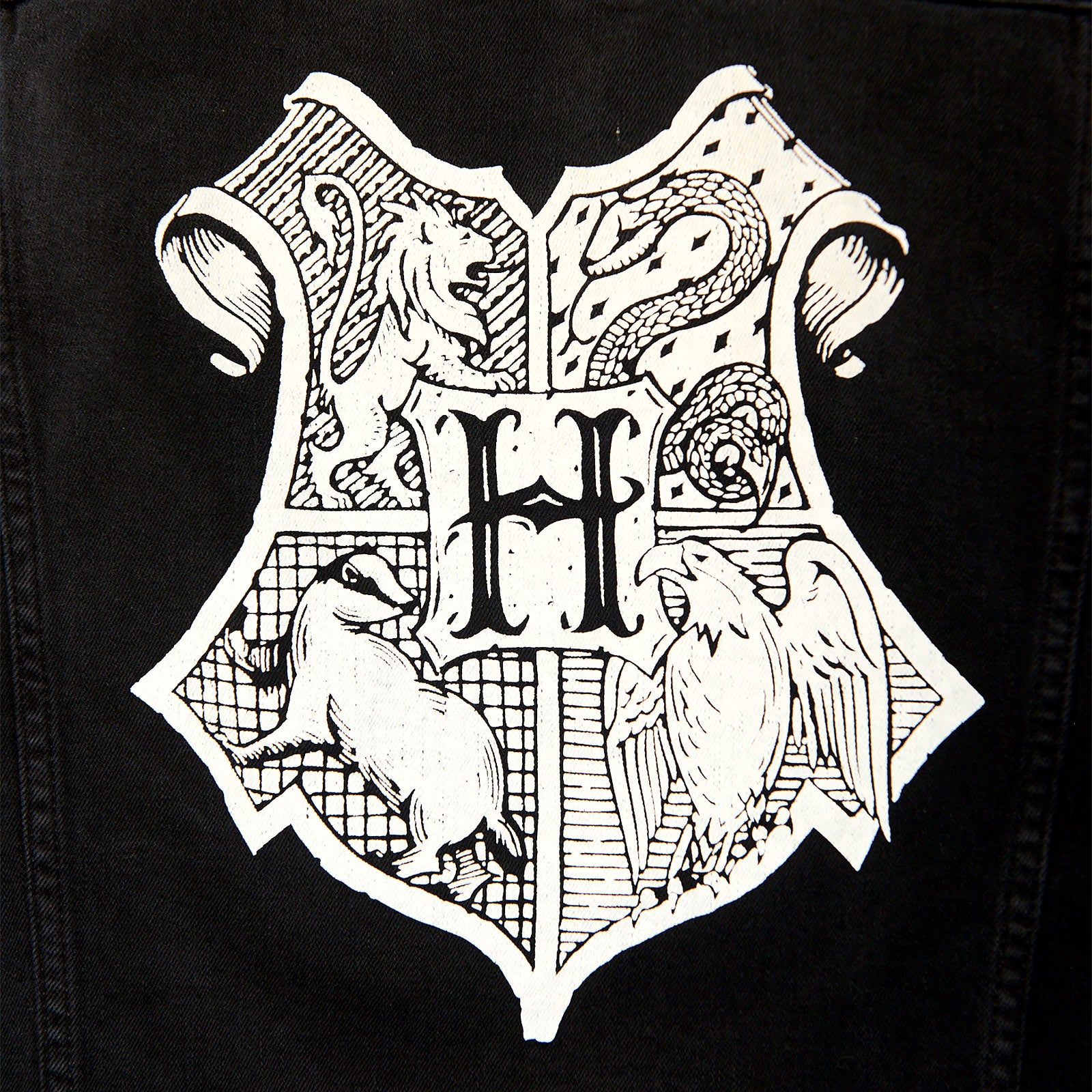 Image produit Harry Potter - Veste en jean blason de Poudlard noir
