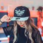 Image produit Zelda - Casquette Snapback Logo Hyrule noir-blanc