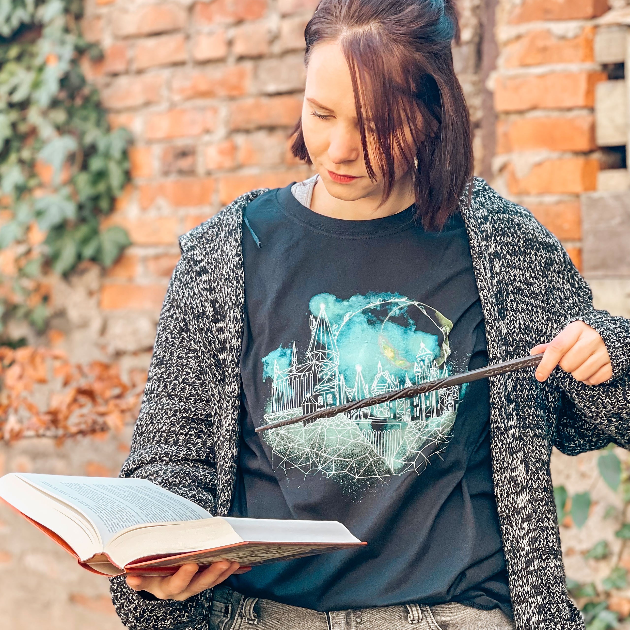 Image produit Harry Potter - T-shirt noir avec dessin de Poudlard la nuit