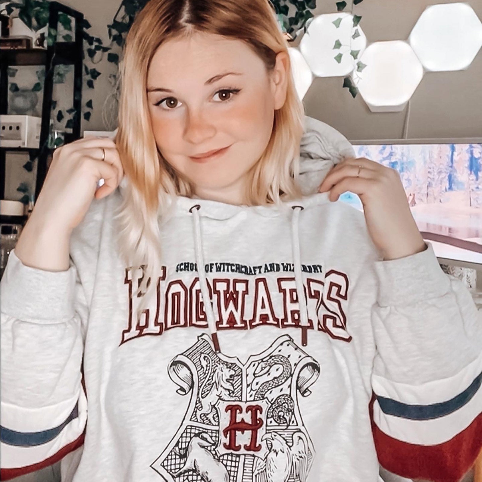 Image produit Harry Potter - Sweat à capuche court pour femmes de l'école de Poudlard gris