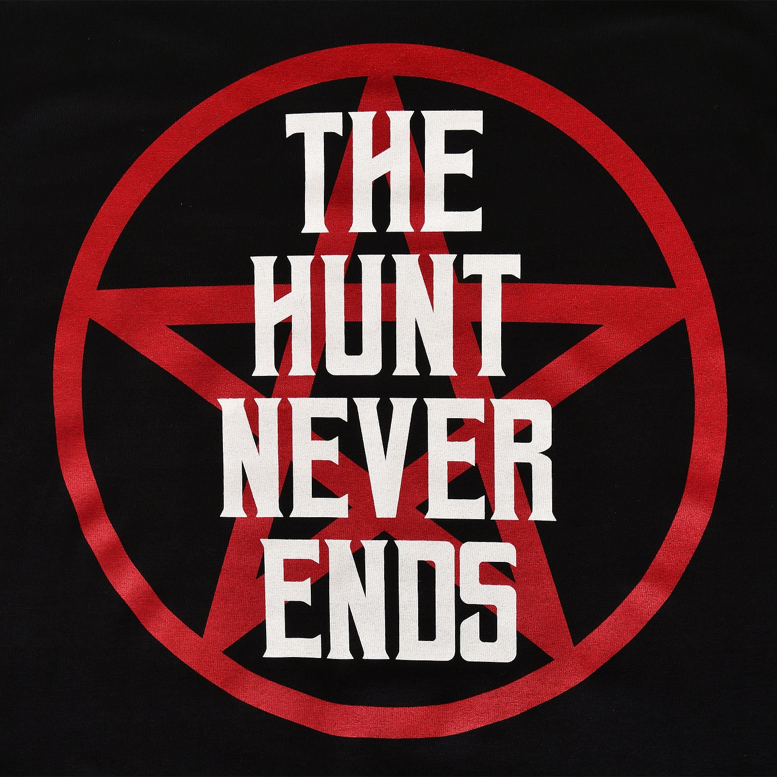 Image produit T-shirt The Hunt Never Ends pour les fans de Supernatural noir