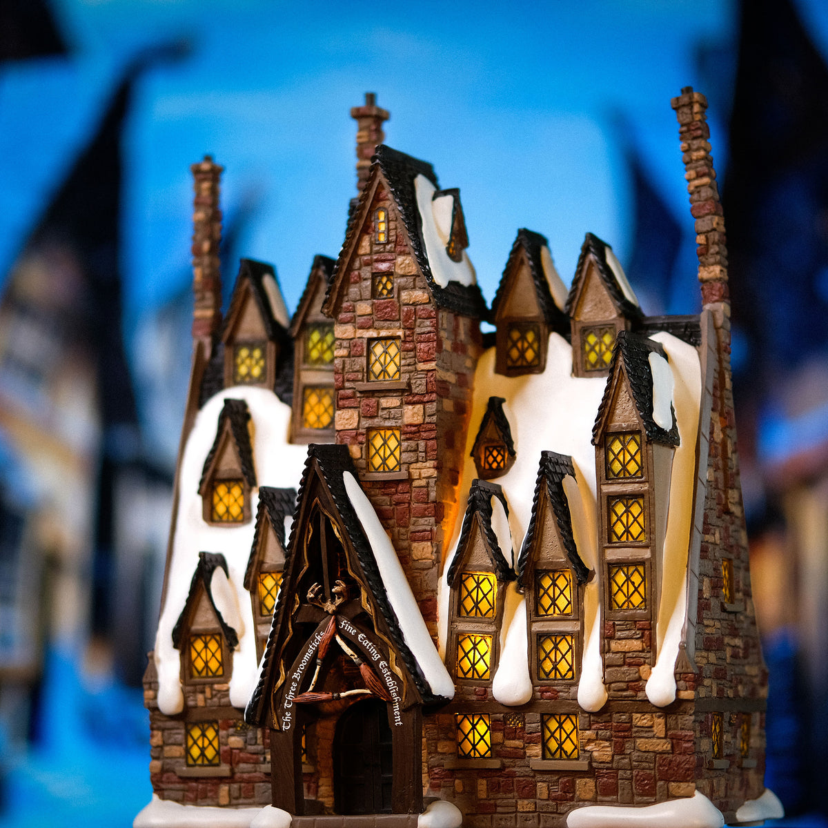 Image produit Réplique miniature de trois balais avec éclairage - Harry Potter