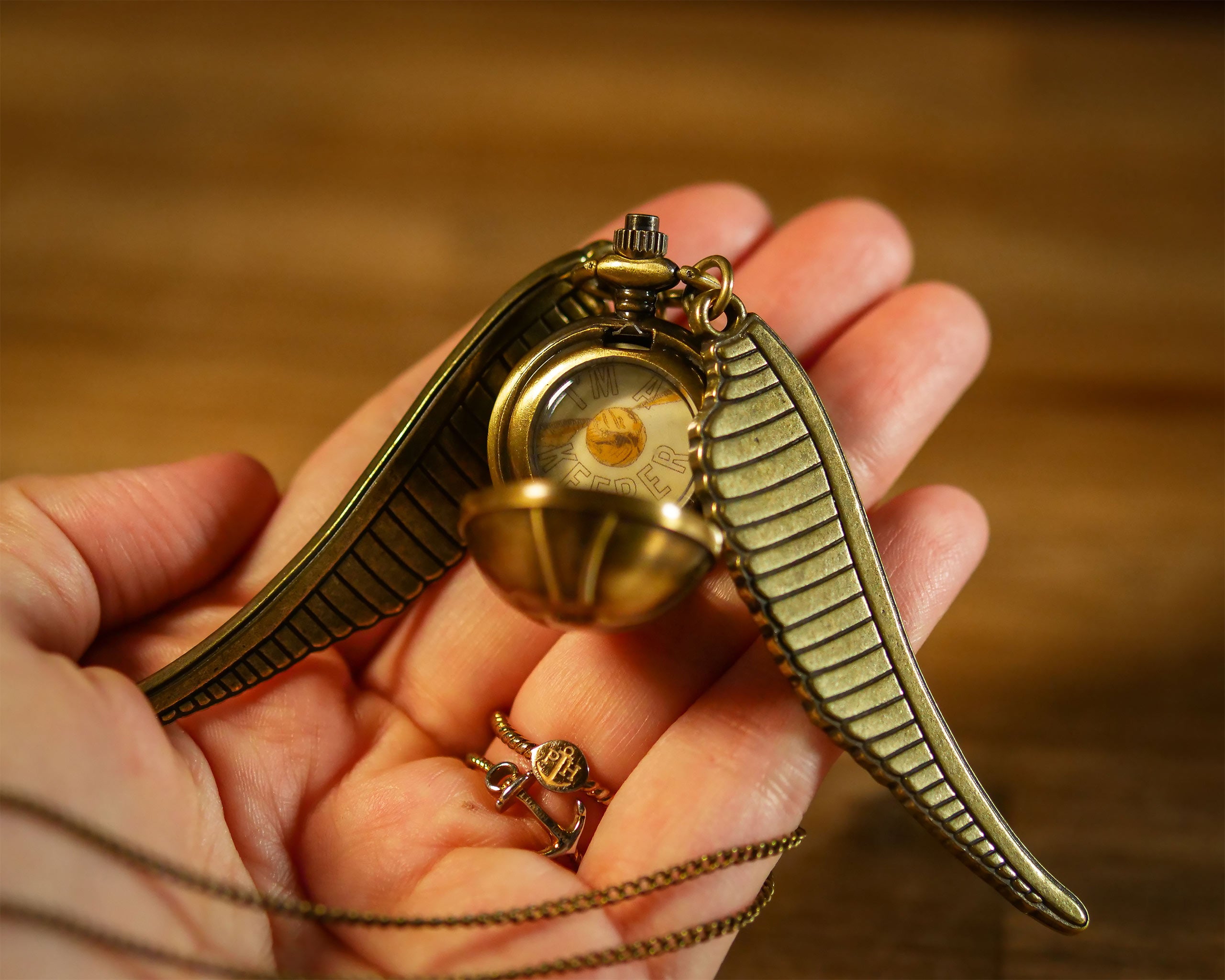 Image produit Harry Potter - Médaillon Vif d'Or sur Collier