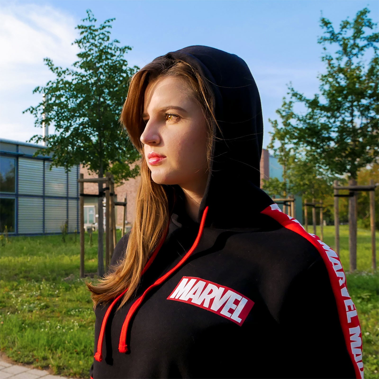 Image produit Marvel - Sweat à capuche avec impression sur les manches noir