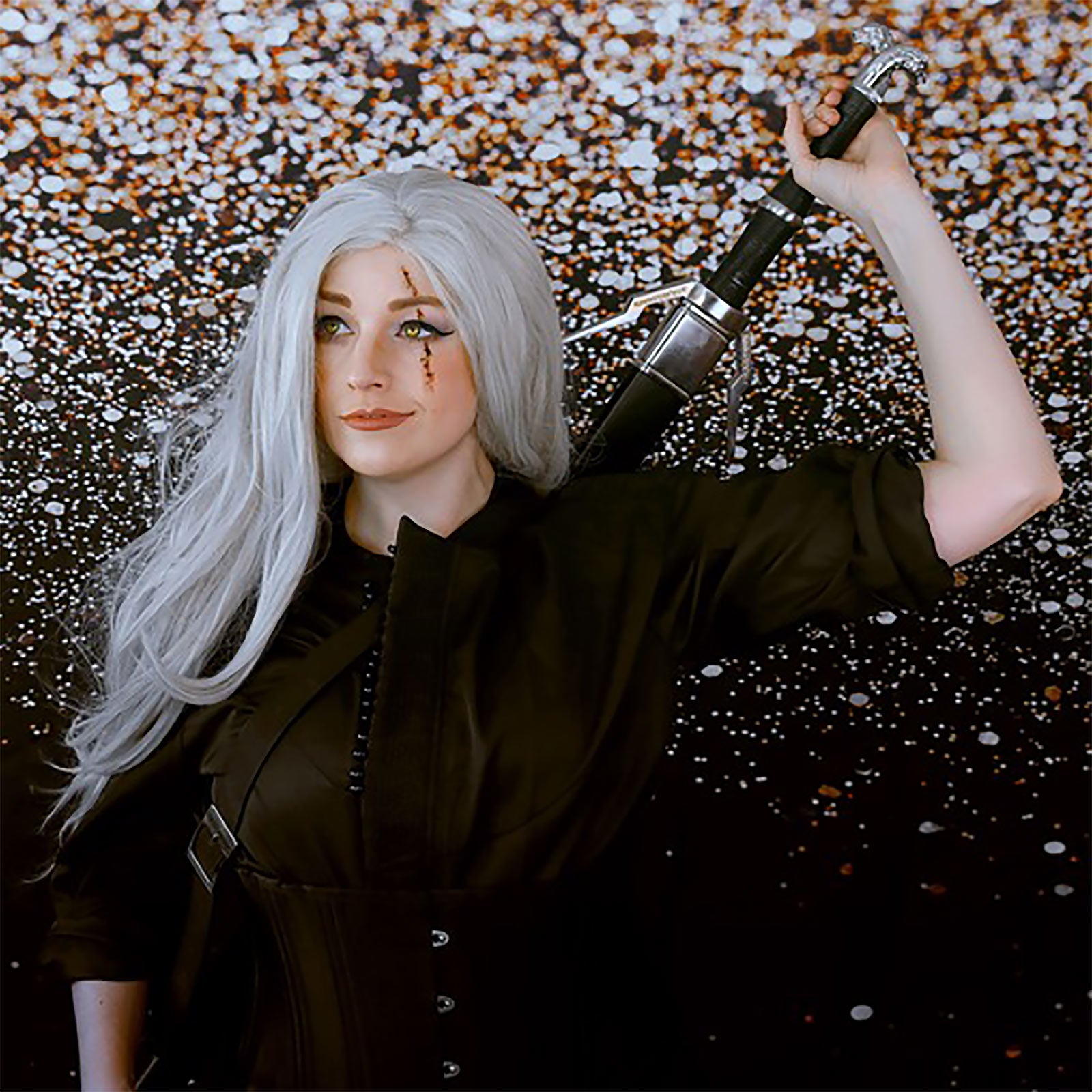 Image produit Réplique de l'épée d'argent de Geralt de Riv avec fourreau pour les fans de Witcher