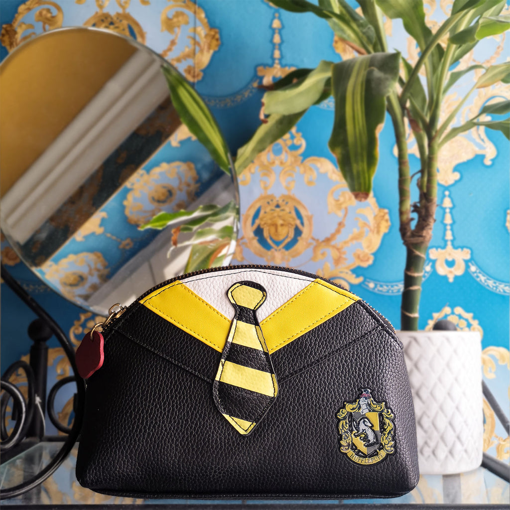 Image produit Harry Potter - Trousse de maquillage Hufflepuff Suit & Tie