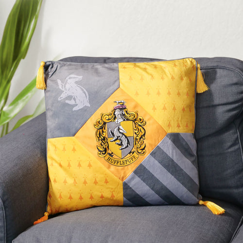 Image produit Harry Potter - Coussin Poufsouffle avec glands deluxe