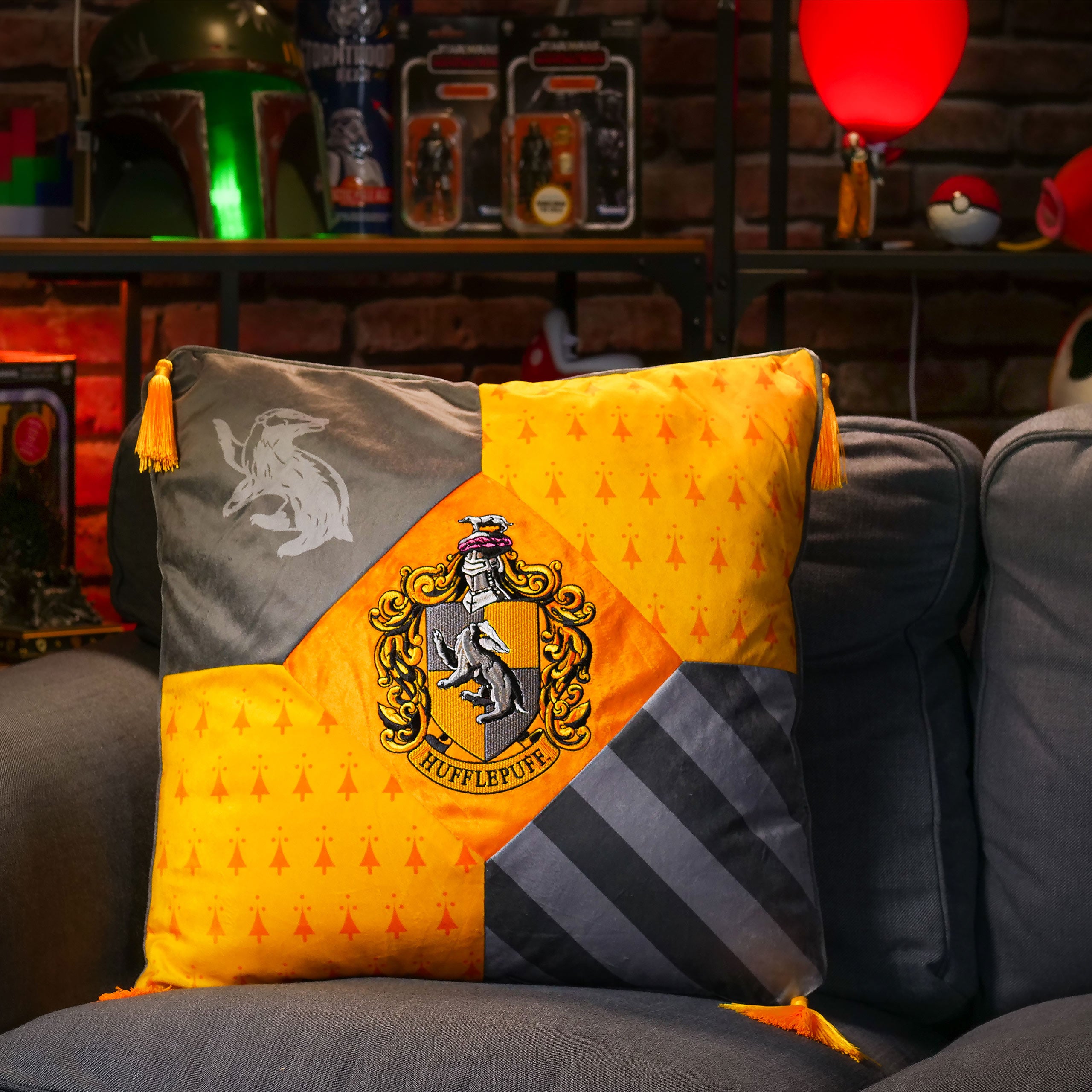 Image produit Harry Potter - Coussin Poufsouffle avec glands deluxe