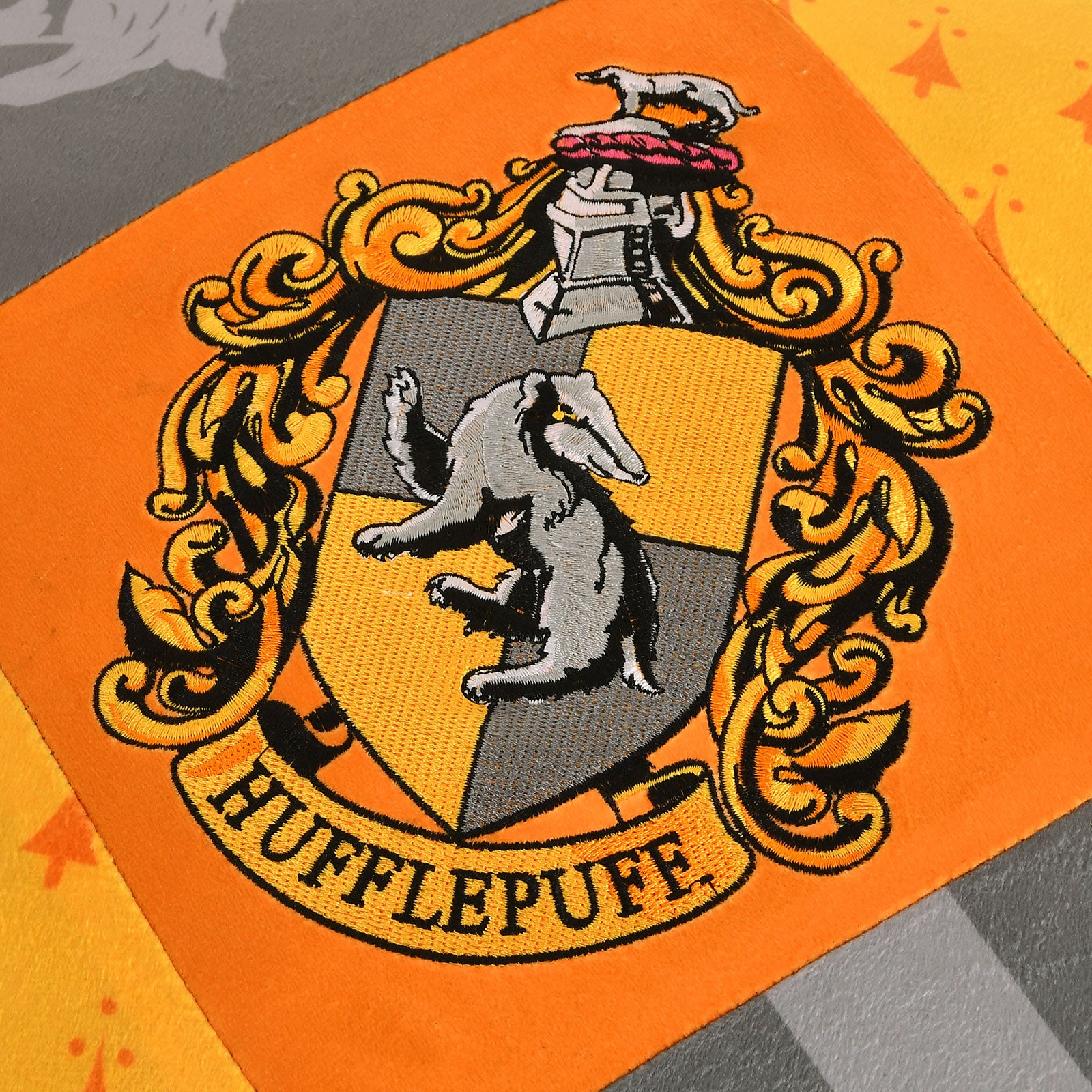 Image produit Harry Potter - Coussin Poufsouffle avec glands deluxe