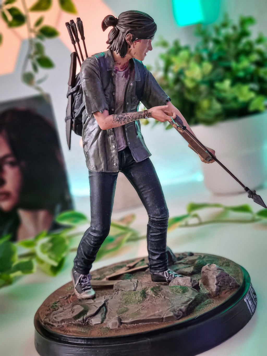 Image produit The Last of Us - Statue d'Ellie avec arc 21 cm