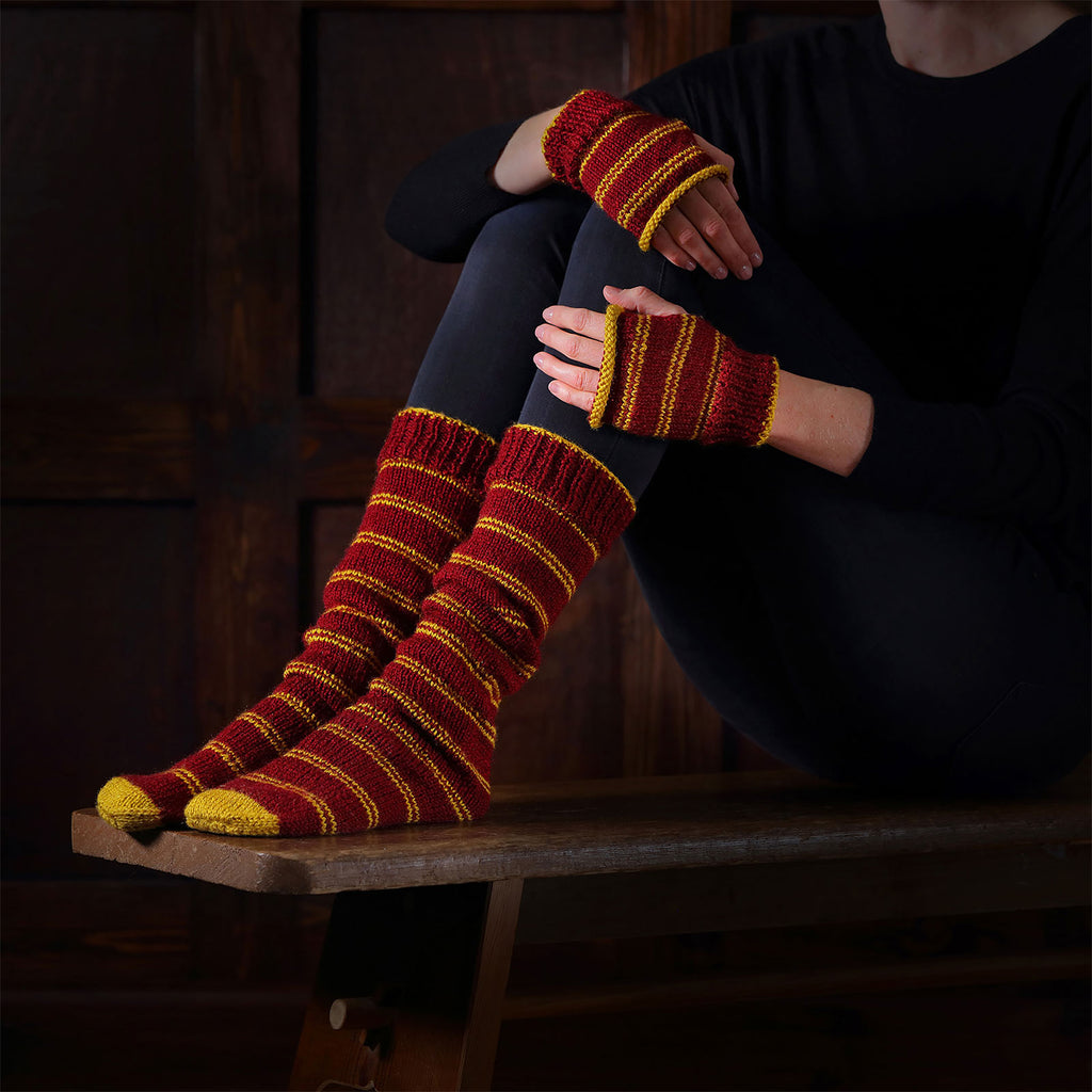 Product image Harry Potter - Gryffindor Gloves & Stockings Knitting Set