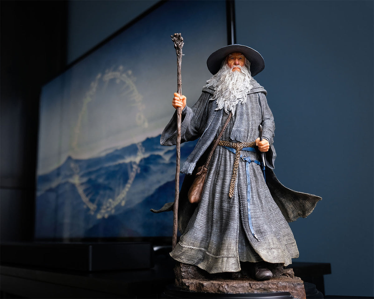 Image produit Le Seigneur des Anneaux - Gandalf le Gris Classic Series Figurine Deluxe 35 cm