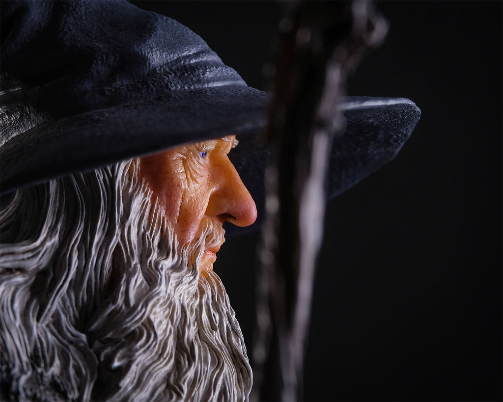 Image produit Le Seigneur des Anneaux - Gandalf le Gris Classic Series Figurine Deluxe 35 cm