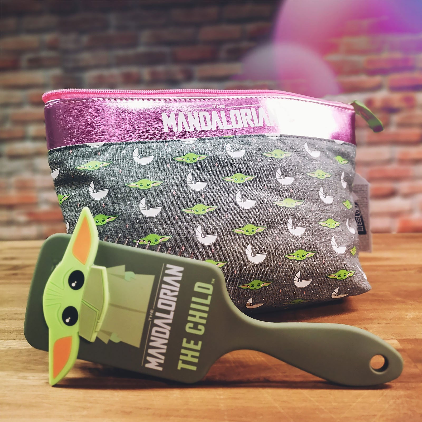 Image produit Grogu avec trousse de maquillage Berceau - Star Wars The Mandalorian