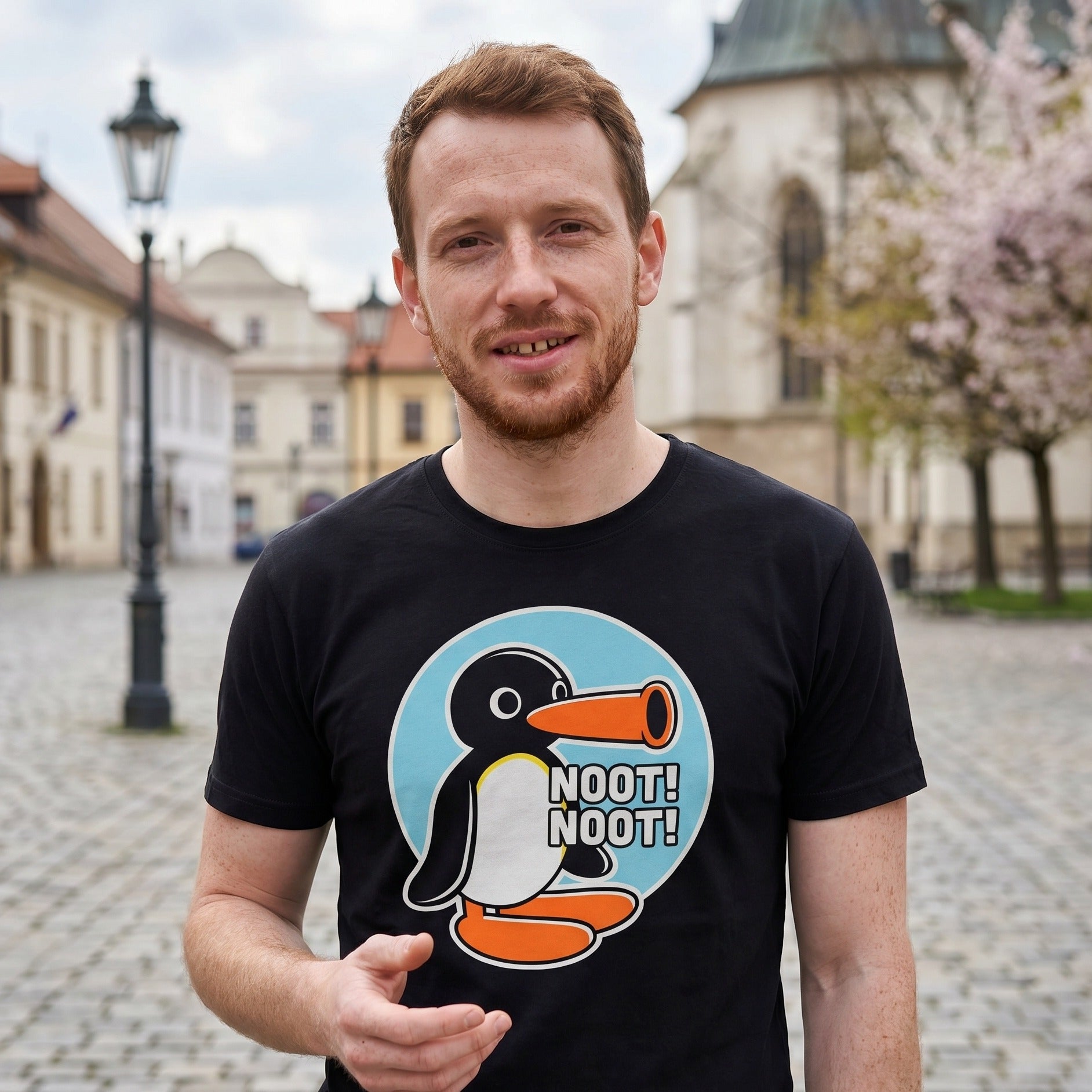 Image produit T-shirt Noot Noot pour les fans de Pingu noir