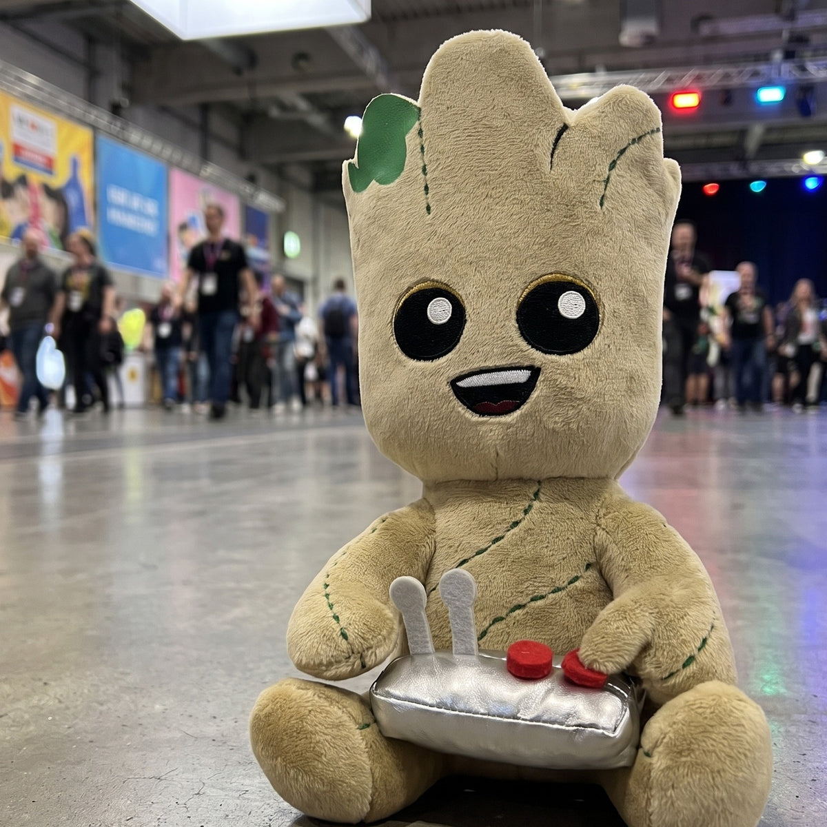 Image produit Les Gardiens de la Galaxie - Figurine en peluche Groot 16cm