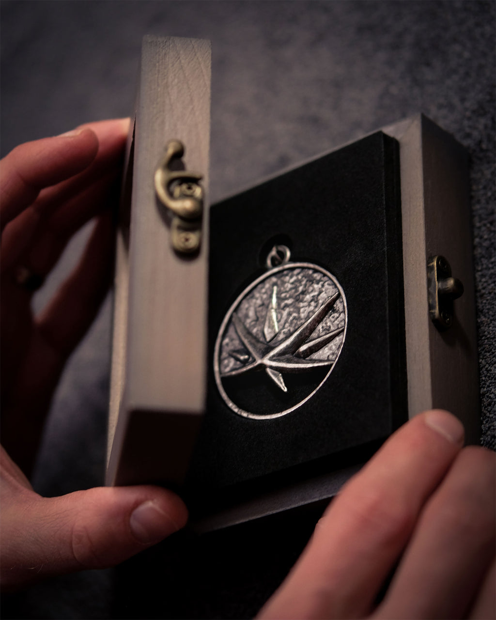 Image produit Witcher - Collier médaillon Yennefer