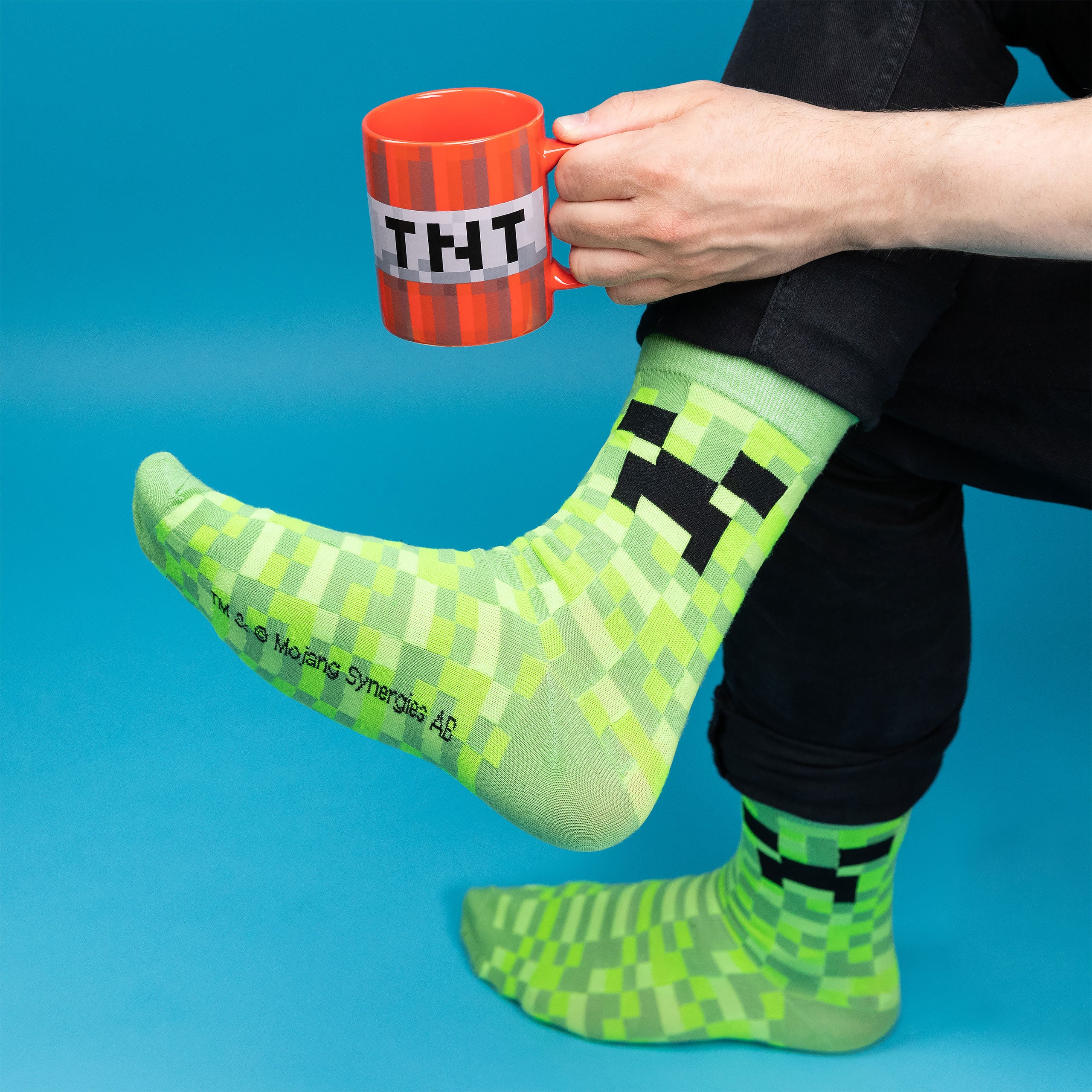 Image produit Minecraft - Ensemble Chaussettes Creeper et Tasse TNT