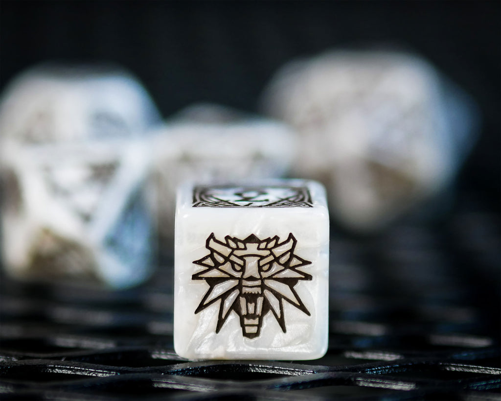 Image produit Witcher - Geralt Loup Blanc RPG Set de dés 7pcs avec pièce de collection