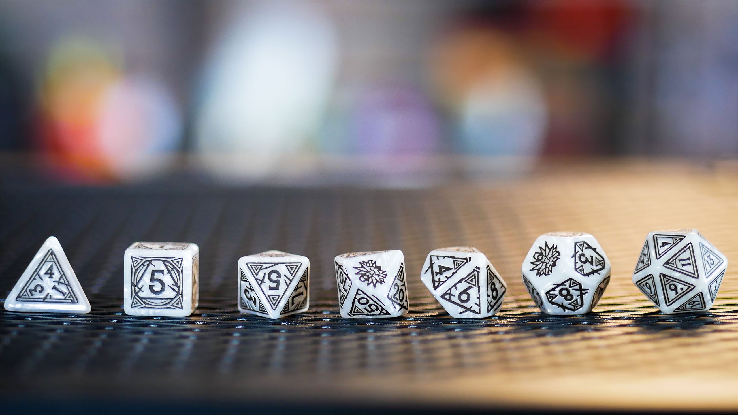 Image produit Witcher - Geralt Loup Blanc RPG Set de dés 7pcs avec pièce de collection