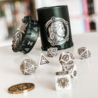 Image produit Witcher - Geralt Loup Blanc RPG Set de dés 7pcs avec pièce de collection
