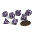 Image produit Witcher - Yennefer Lilas & Baies d'oie Jeu de dés RPG 7pcs avec pièce de collection