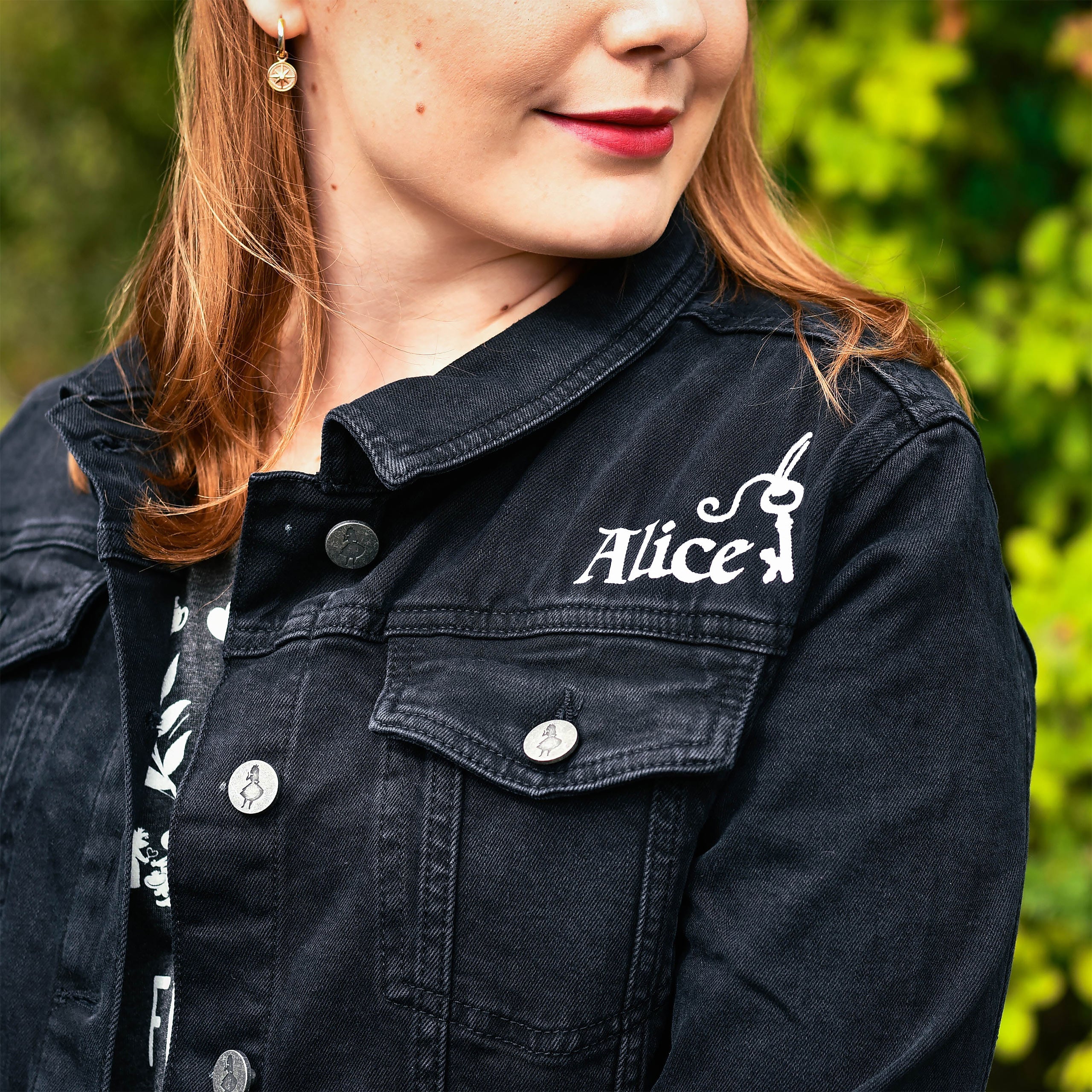 Image produit Alice au Pays des Merveilles - Veste en jean noire pour femme