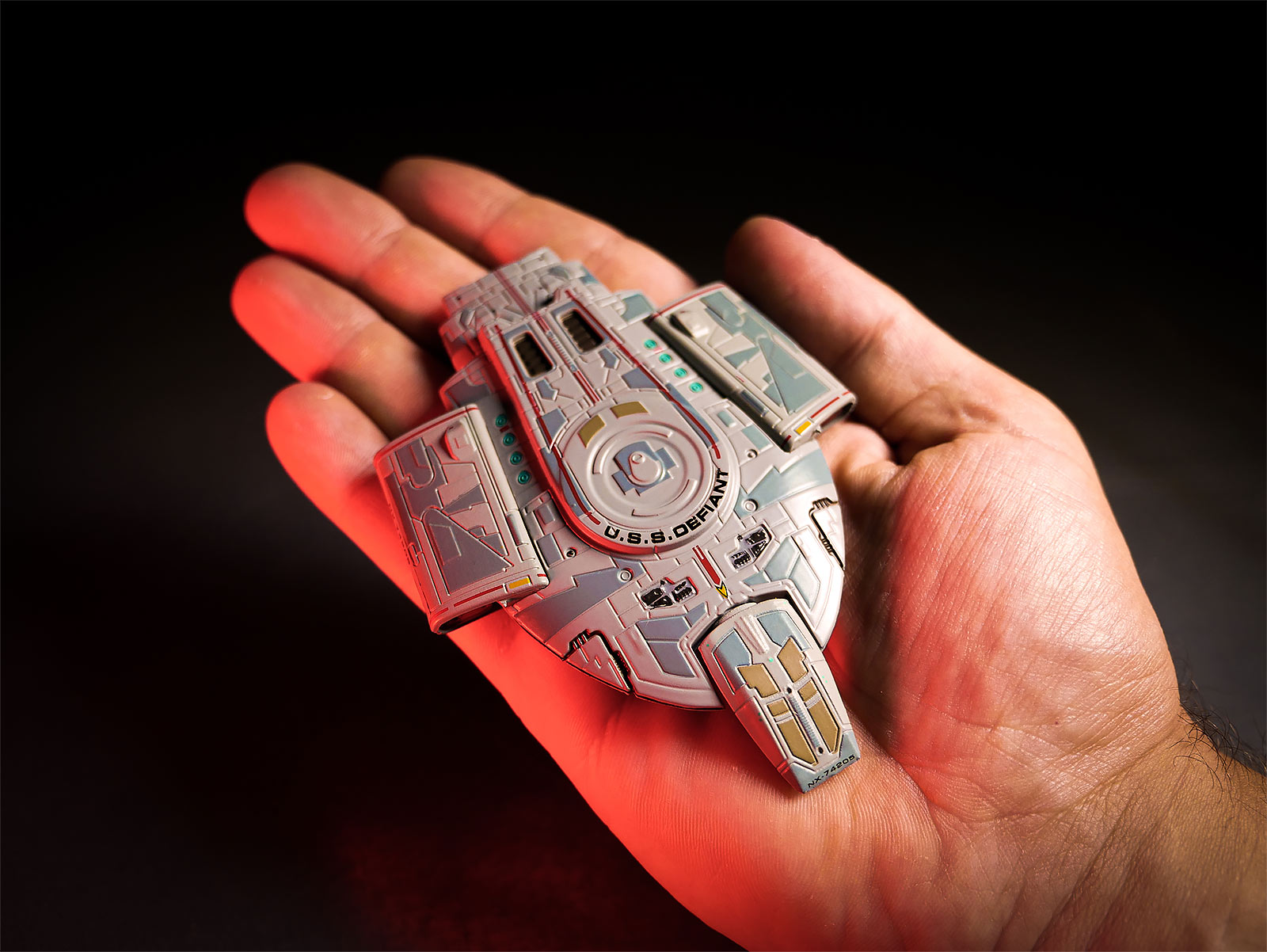 Image produit Star Trek - Vaisseau spatial U.S.S. Defiant NX-74205 Figurine de collectionneur héroïque