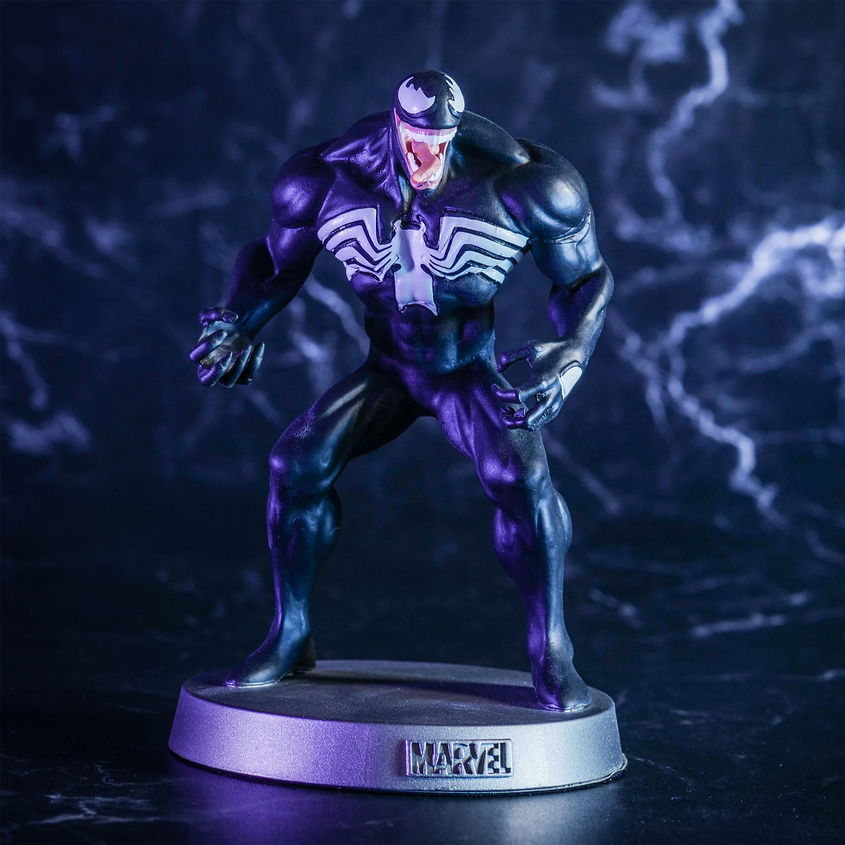 Image produit Venom - Figurine en métal Heavyweights dans une boîte de collectionneur