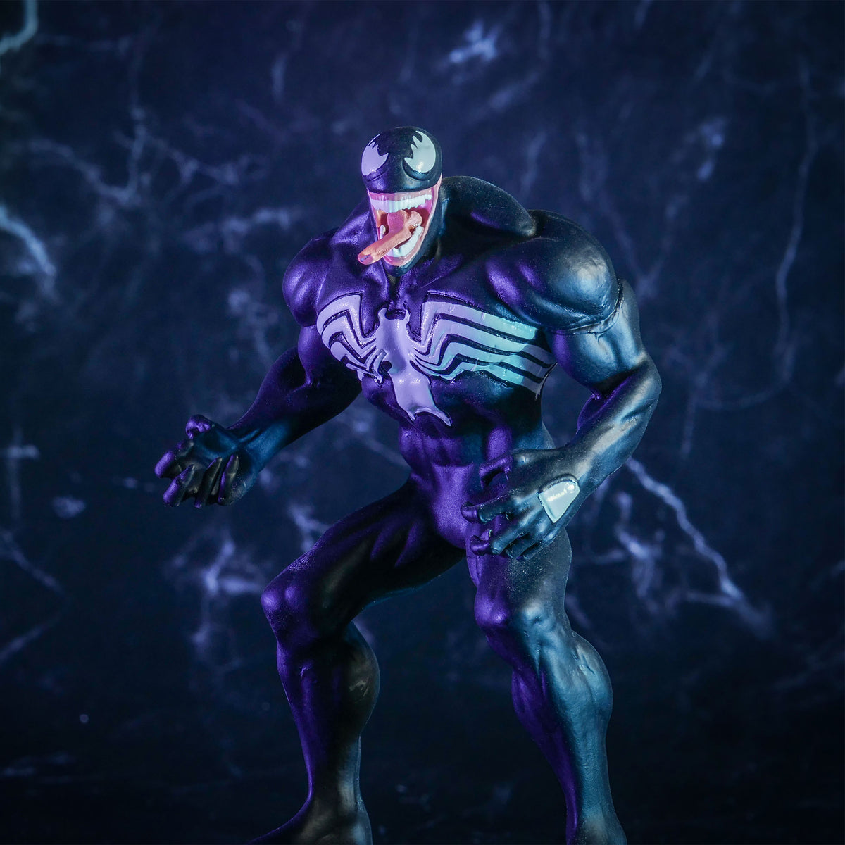 Image produit Venom - Figurine en métal Heavyweights dans une boîte de collectionneur