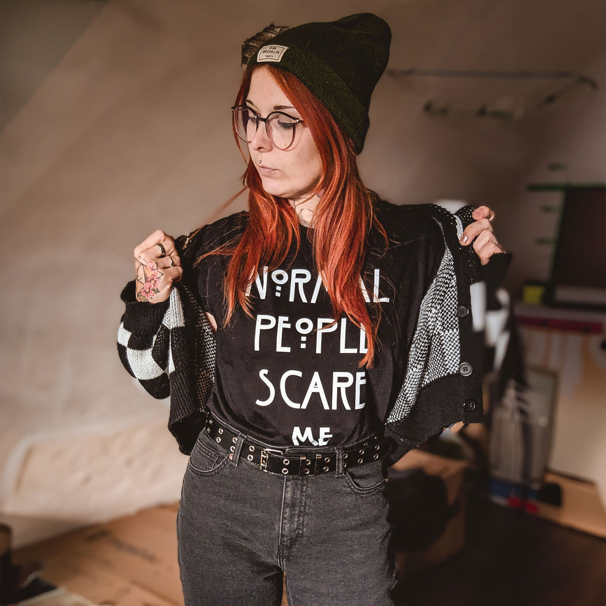 Image produit T-shirt Normal People Scare Me pour les fans d'American Horror Story noir
