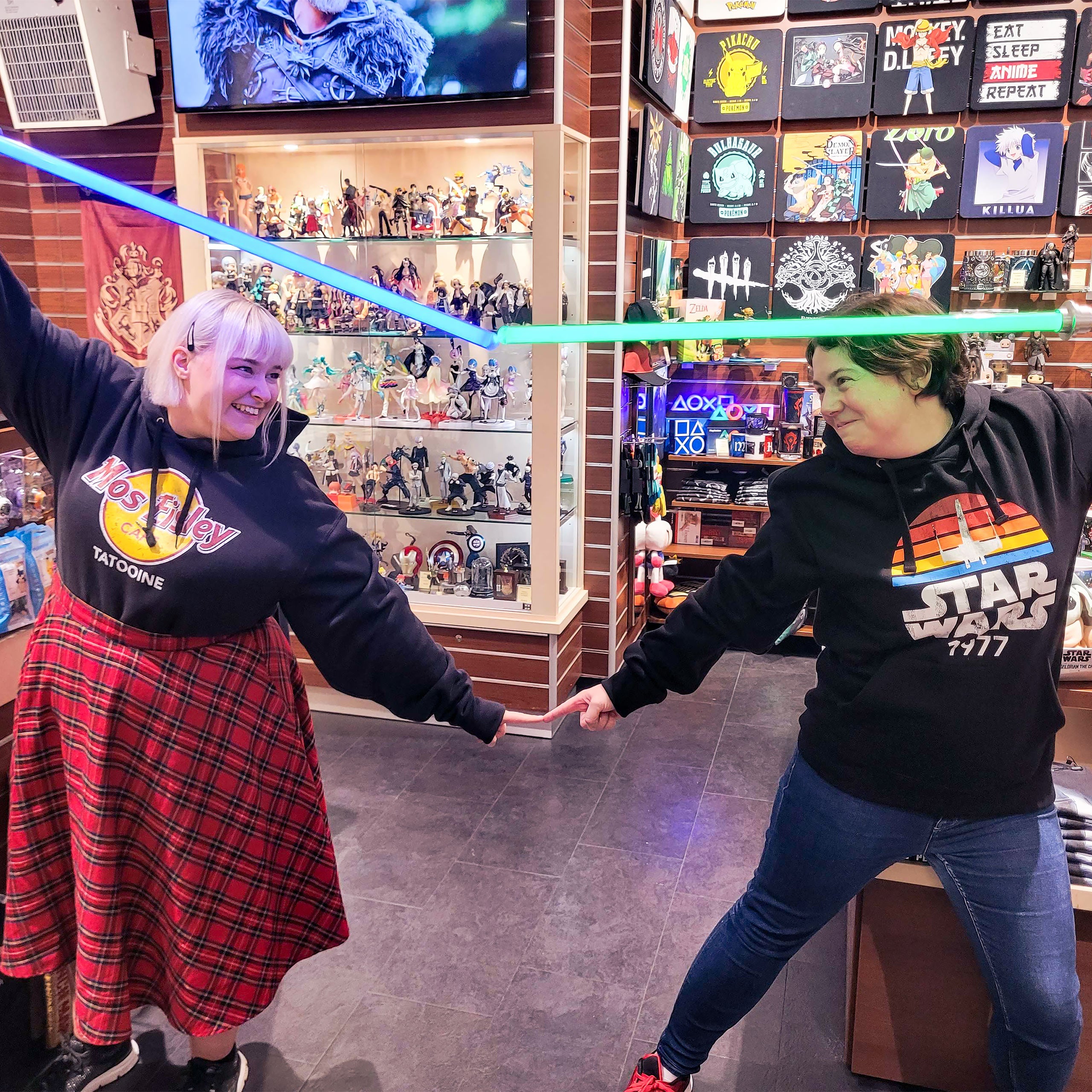 Image produit Sweat à capuche Mos Eisley Cafe pour les fans de Star Wars noir